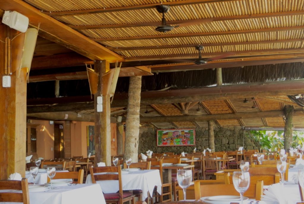 Restaurantes Chapéu de Sol e Badauê em Juqueí
