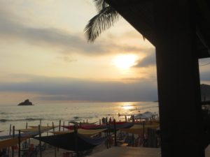 Restaurantes Chapéu de Sol e Badauê em Juqueí